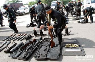 反恐裝備現(xiàn)身北京春運第一線