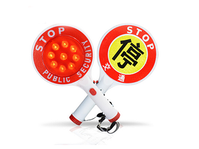 交通警察設卡指揮棒